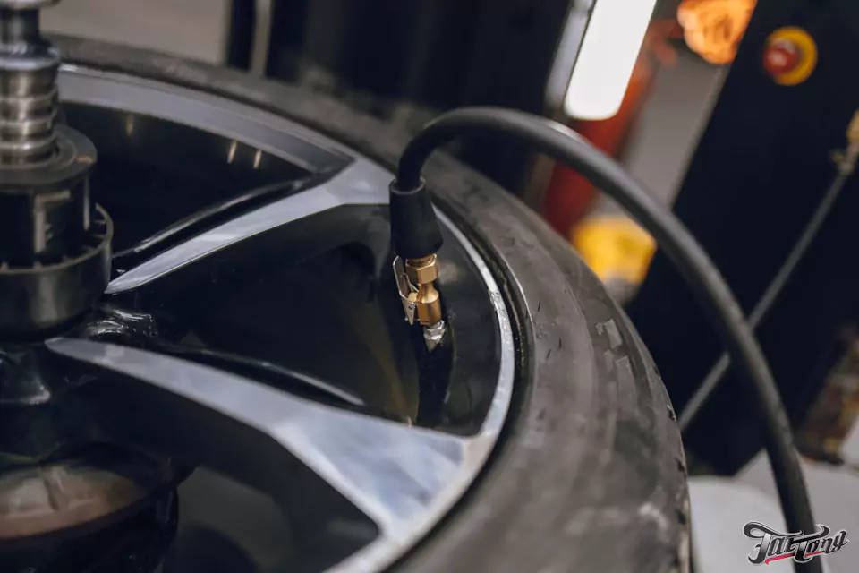Большое плановое техническое обслуживание Nissan X-Trail и фирменный Шиномонтаж на вибростенде с адаптацией и балансировкой на стендах Hunter
